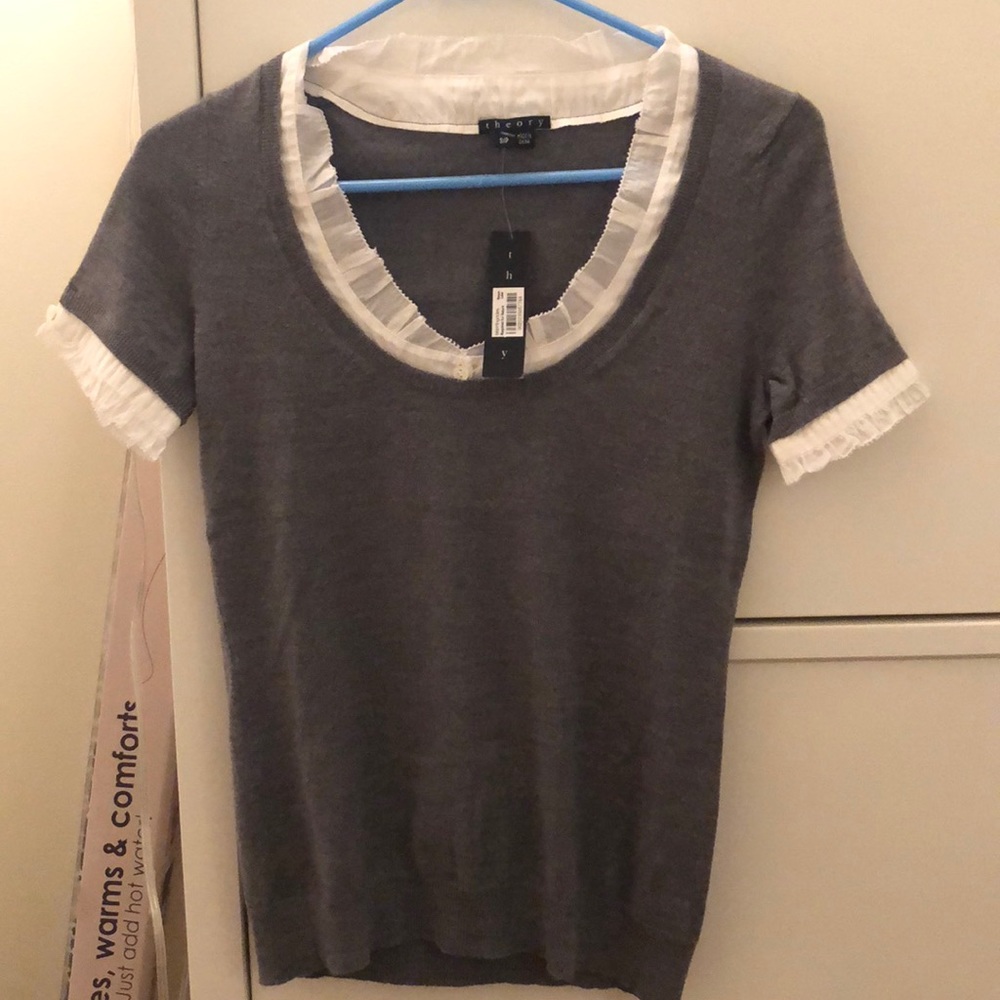 Short sleeve sweater